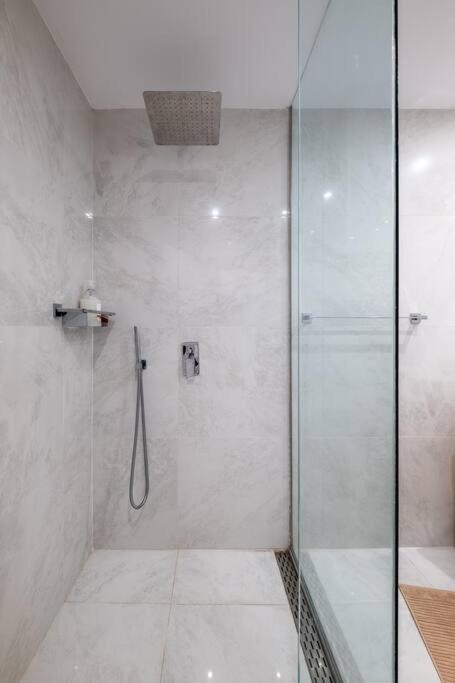 Stunning Luxury 3 Bedroom Apt In The Heart Of Town Sofia Extérieur photo