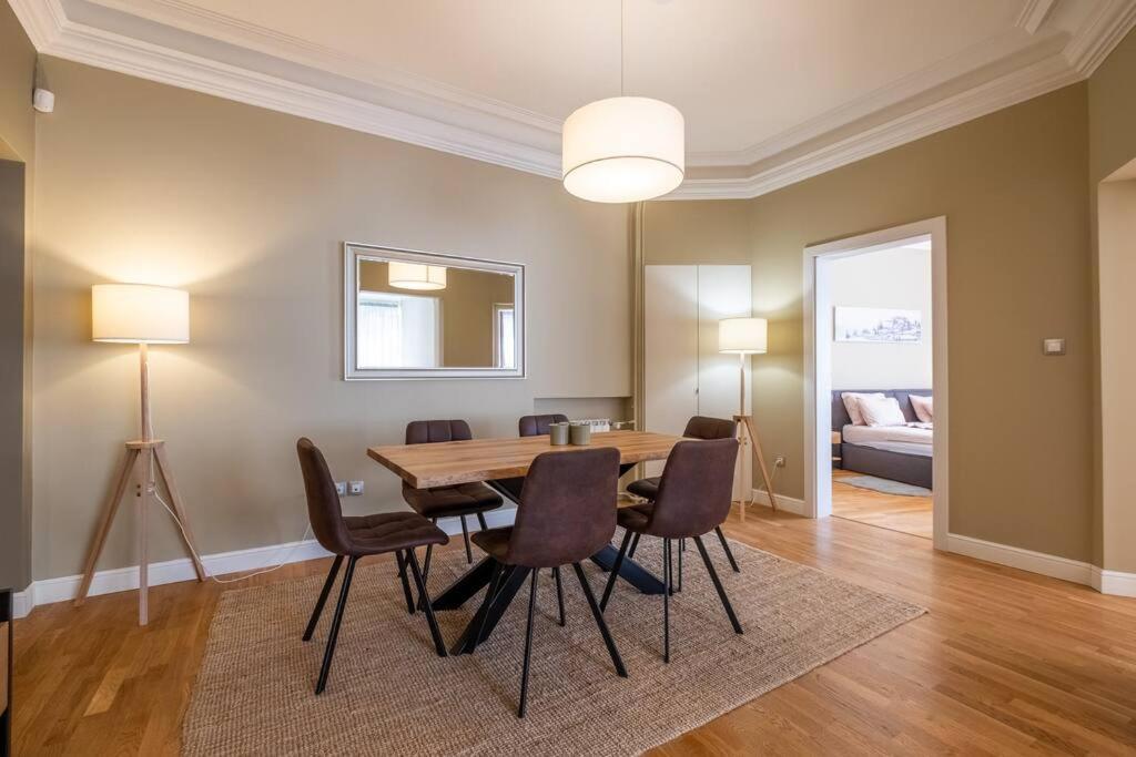Stunning Luxury 3 Bedroom Apt In The Heart Of Town Sofia Extérieur photo