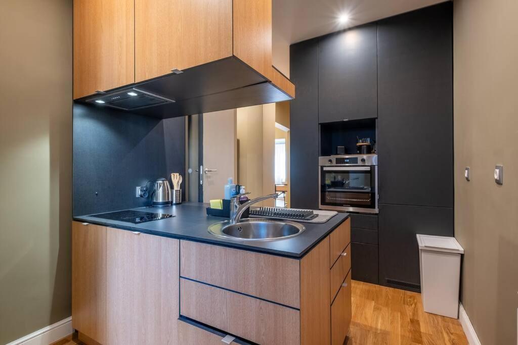 Stunning Luxury 3 Bedroom Apt In The Heart Of Town Sofia Extérieur photo