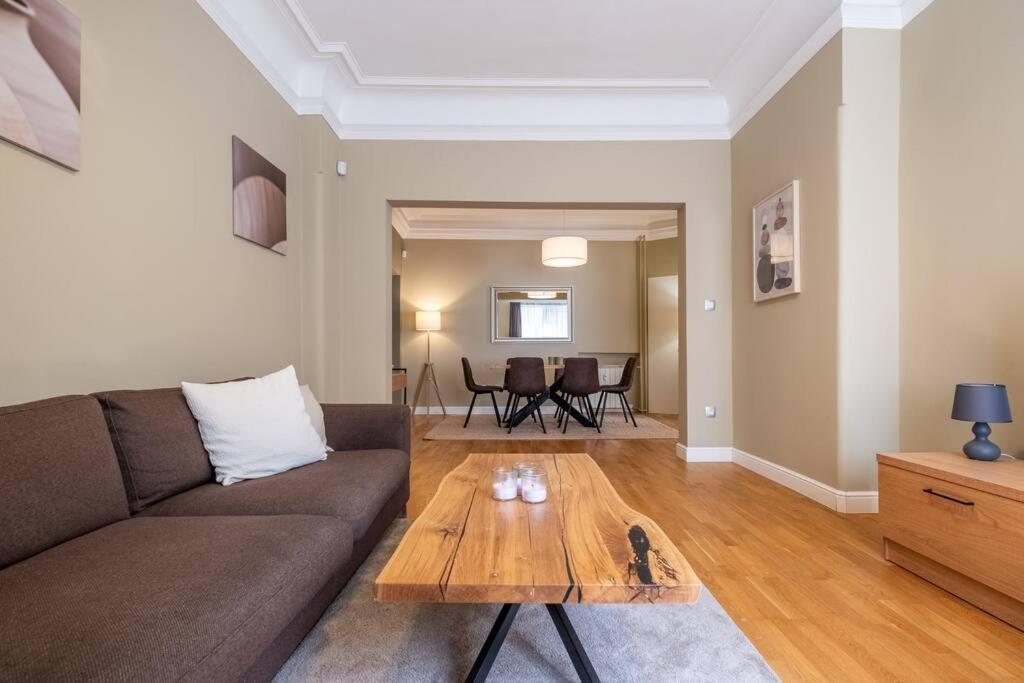 Stunning Luxury 3 Bedroom Apt In The Heart Of Town Sofia Extérieur photo