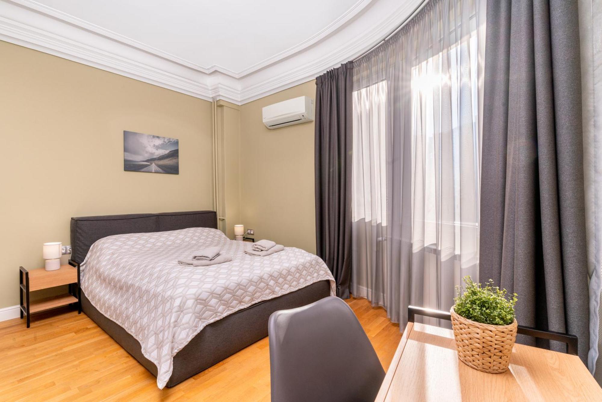 Stunning Luxury 3 Bedroom Apt In The Heart Of Town Sofia Extérieur photo